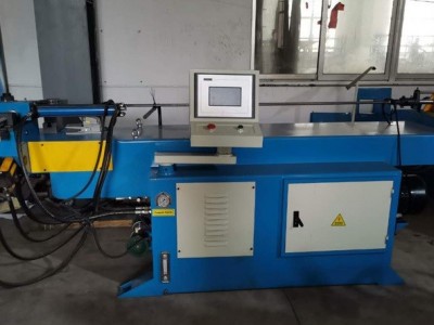 Automatic pipe bending machine