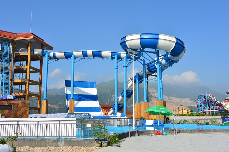 whirling water slide slide