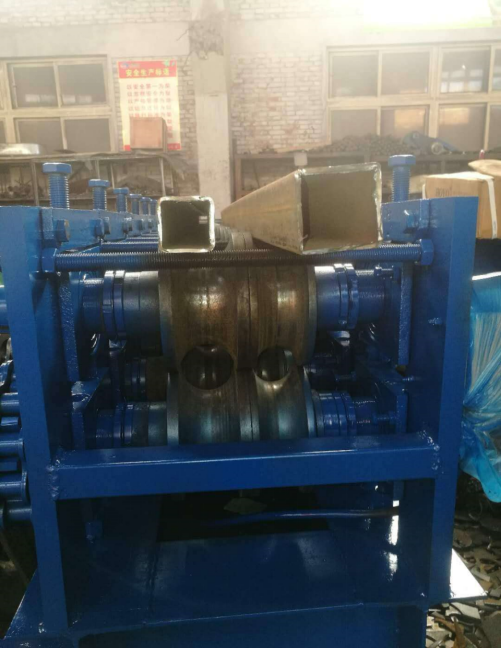 Round to square pipe machine