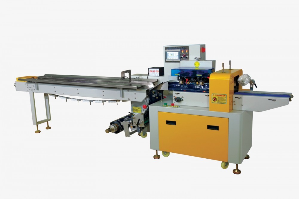 Pillow type packaging machine