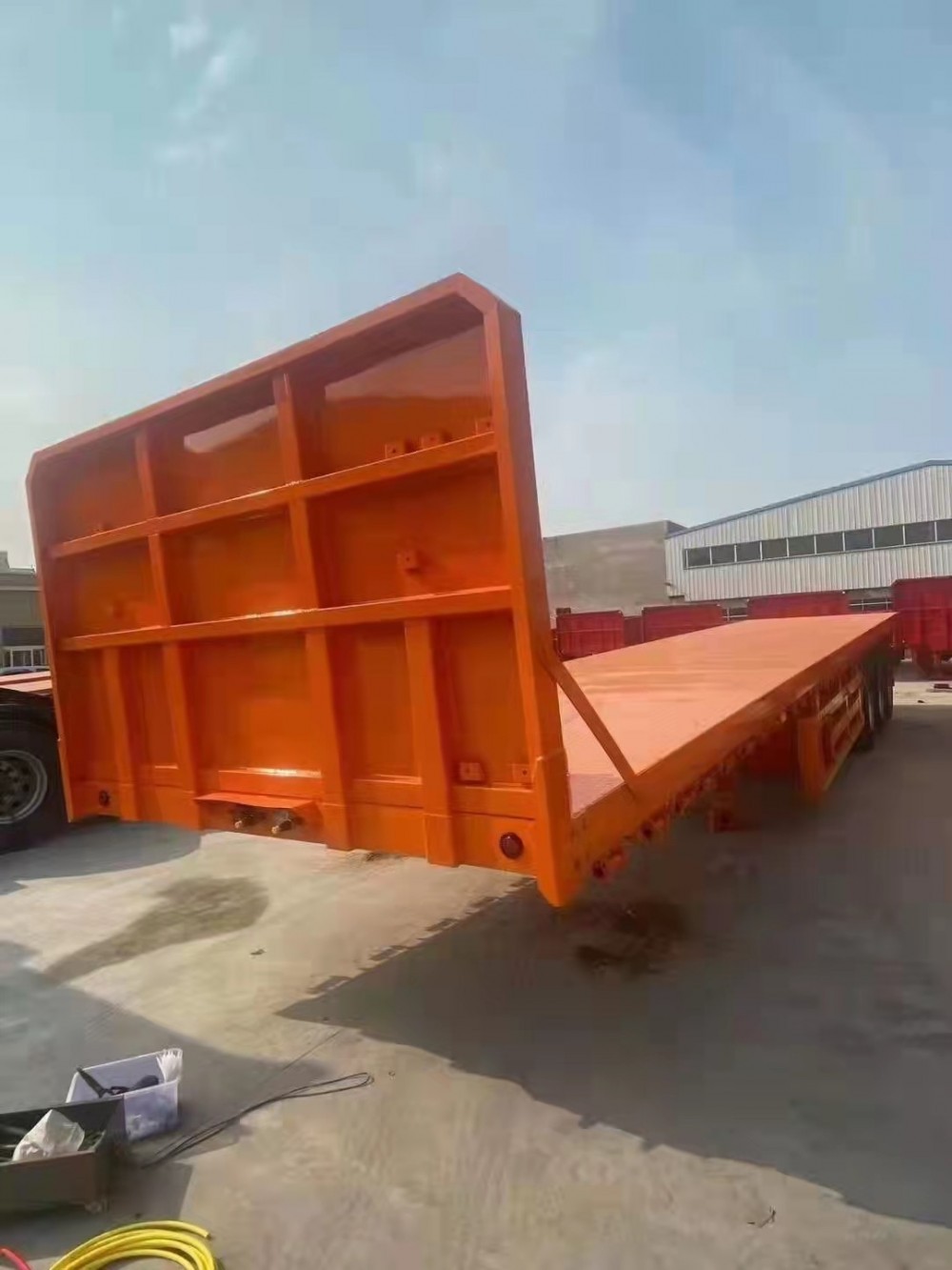 Flatbed transporter, Trailer