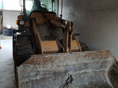 Loader / forklift