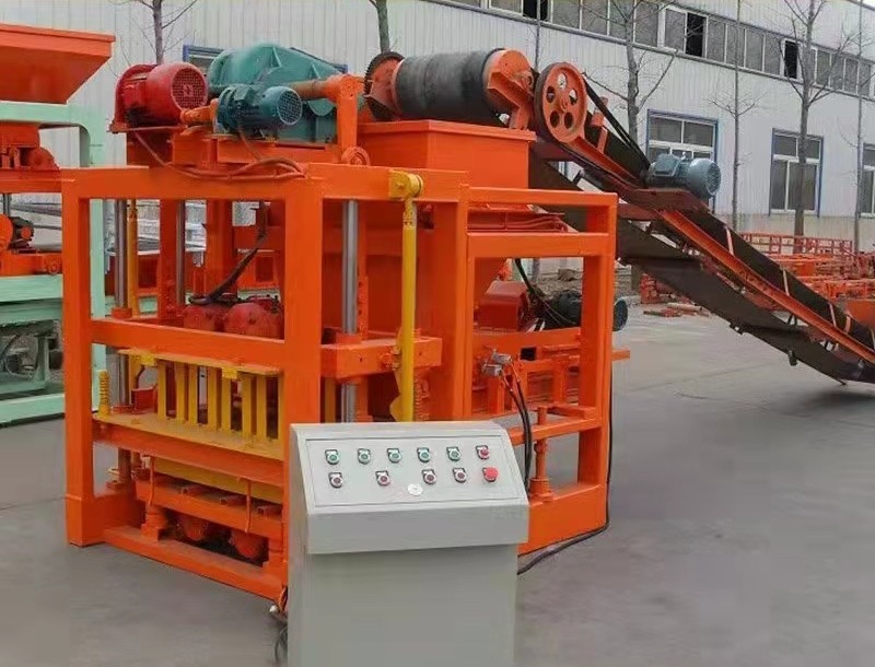 Brick machine / brick making machine