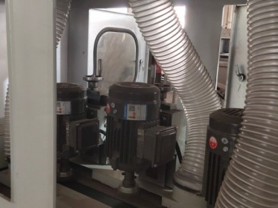 Surface cleaning machine / 3