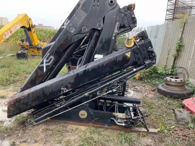 Truck mounted crane / 3