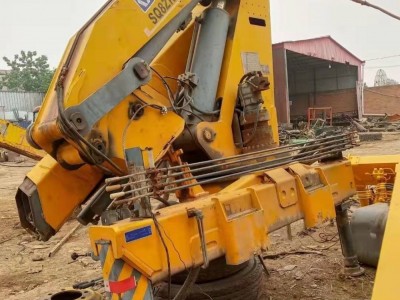 Truck mounted crane / 9