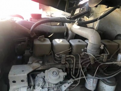 Six wheel drive off-road truck / 5