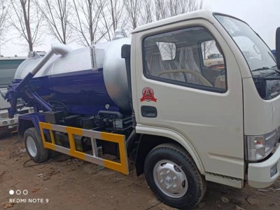 Sewage suction truck / 2