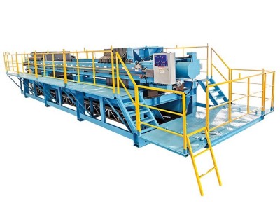 Vehicle mounted filter press