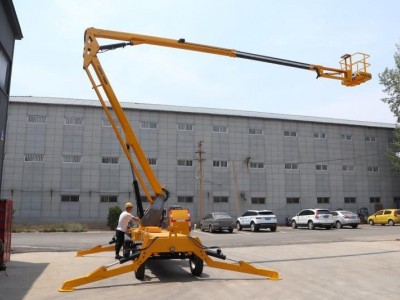 Curved arm climbing platform