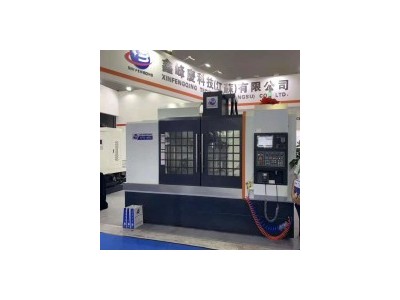 Vertical Machining Center CNC Milling Machine Engraving and Milling Machine / 4