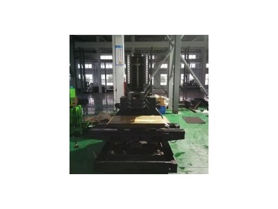 Vertical Machining Center CNC Milling Machine Engraving and Milling Machine / 2