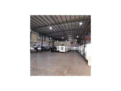 Vertical Machining Center CNC Milling Machine / 4