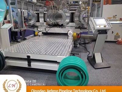 Plastic spiral pipe machine / 2
