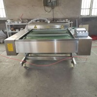 Vacuum packaging machine