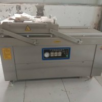 Vacuum packaging machine