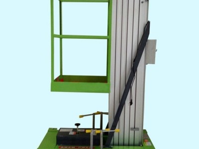 Small lifting platform of aluminum alloy electro-hydraulic aerial work climbing vehicle / 4