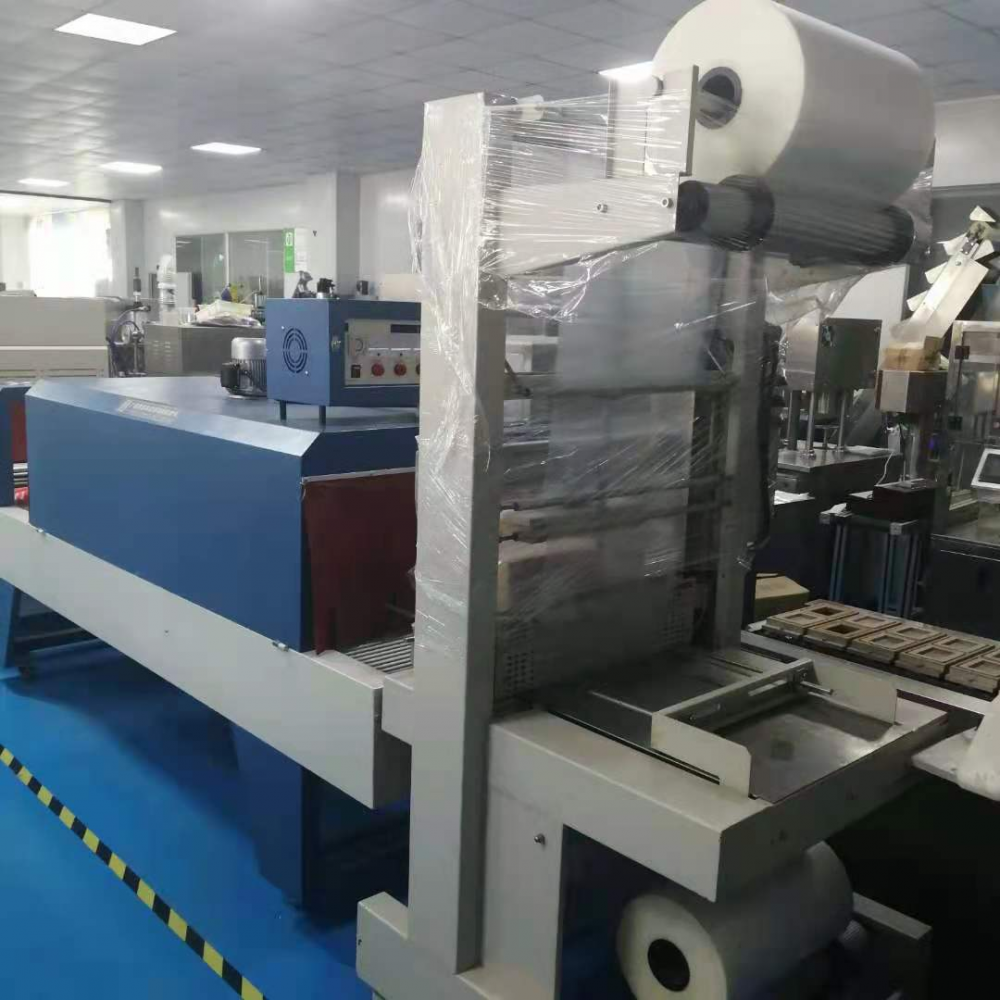 Cuff type automatic film sealing and cutting machine mineral water beer bottle plastic sealing machi