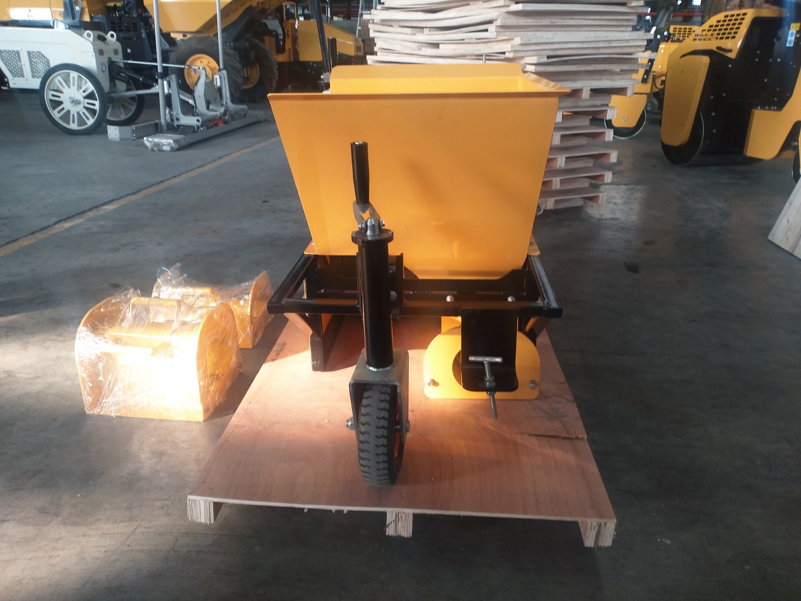 Concrete Road Curb Machine / 3