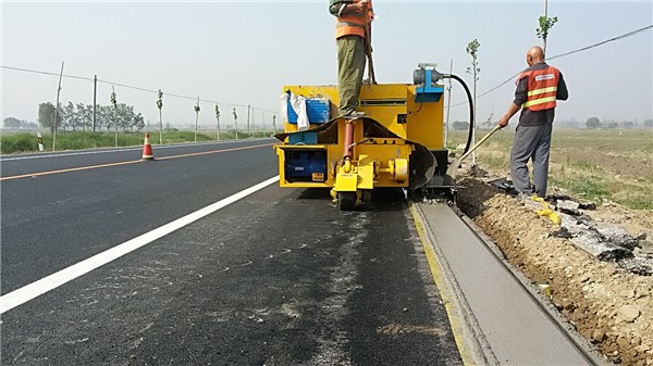 Landscape Road Curb Machine / 3
