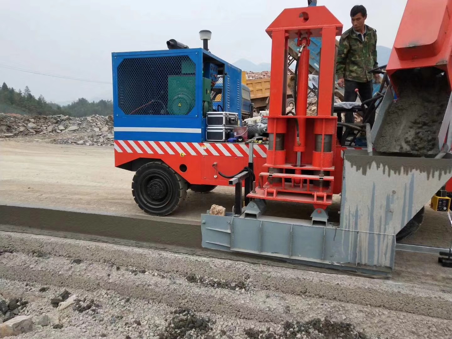 Slipform Concrete Kerb Machine