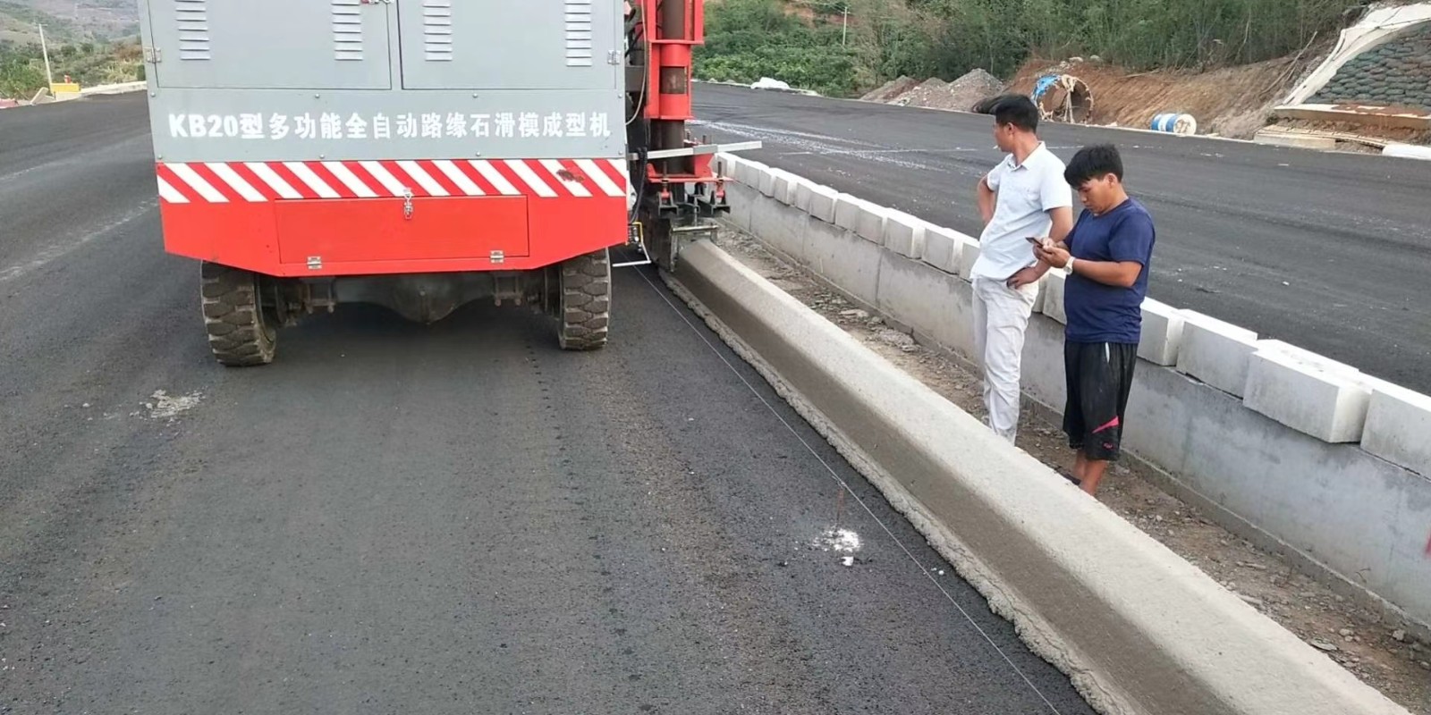 Concrete Road Curb Machine / 2