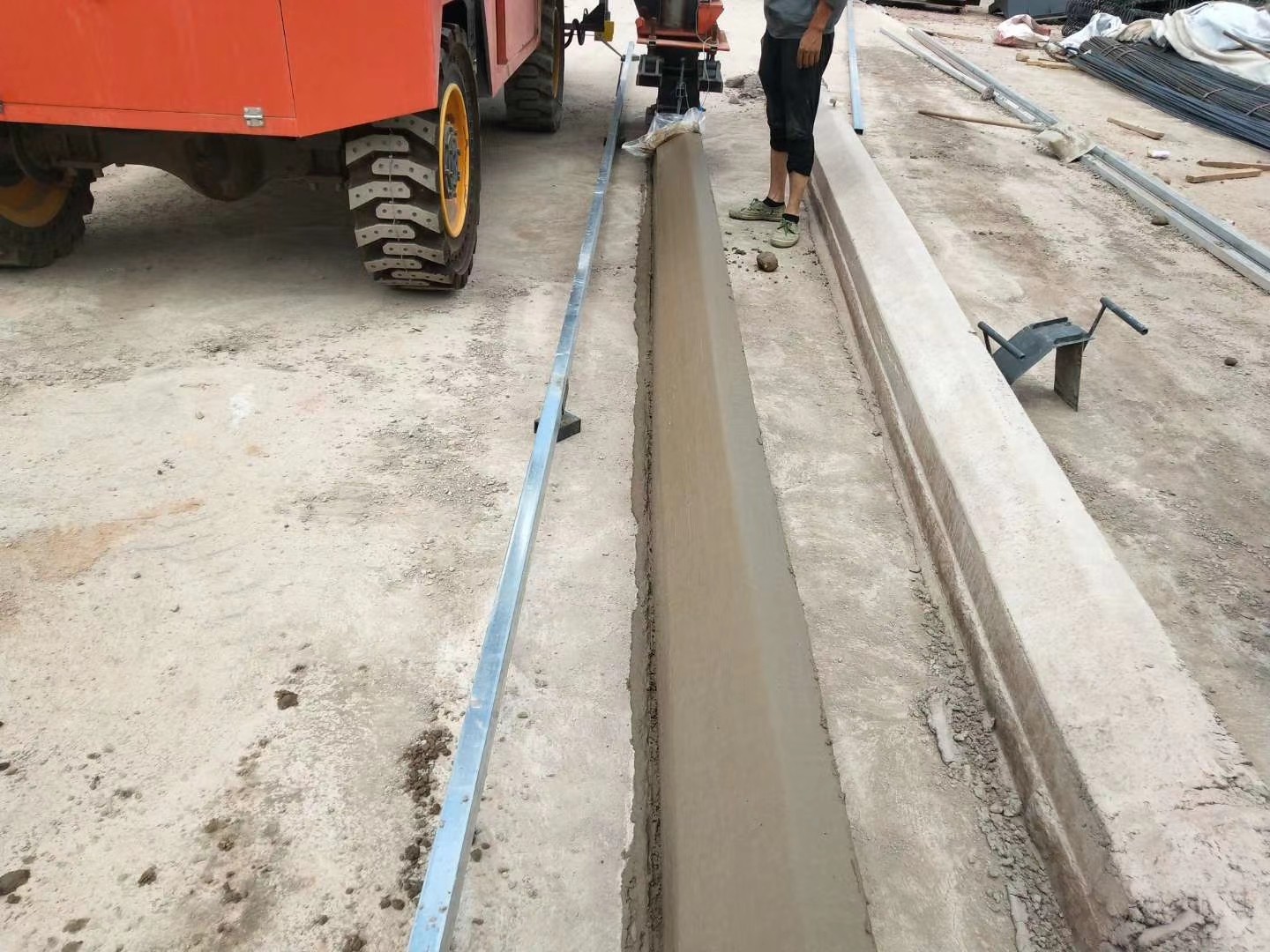 Concrete Road Curb Machine / 3