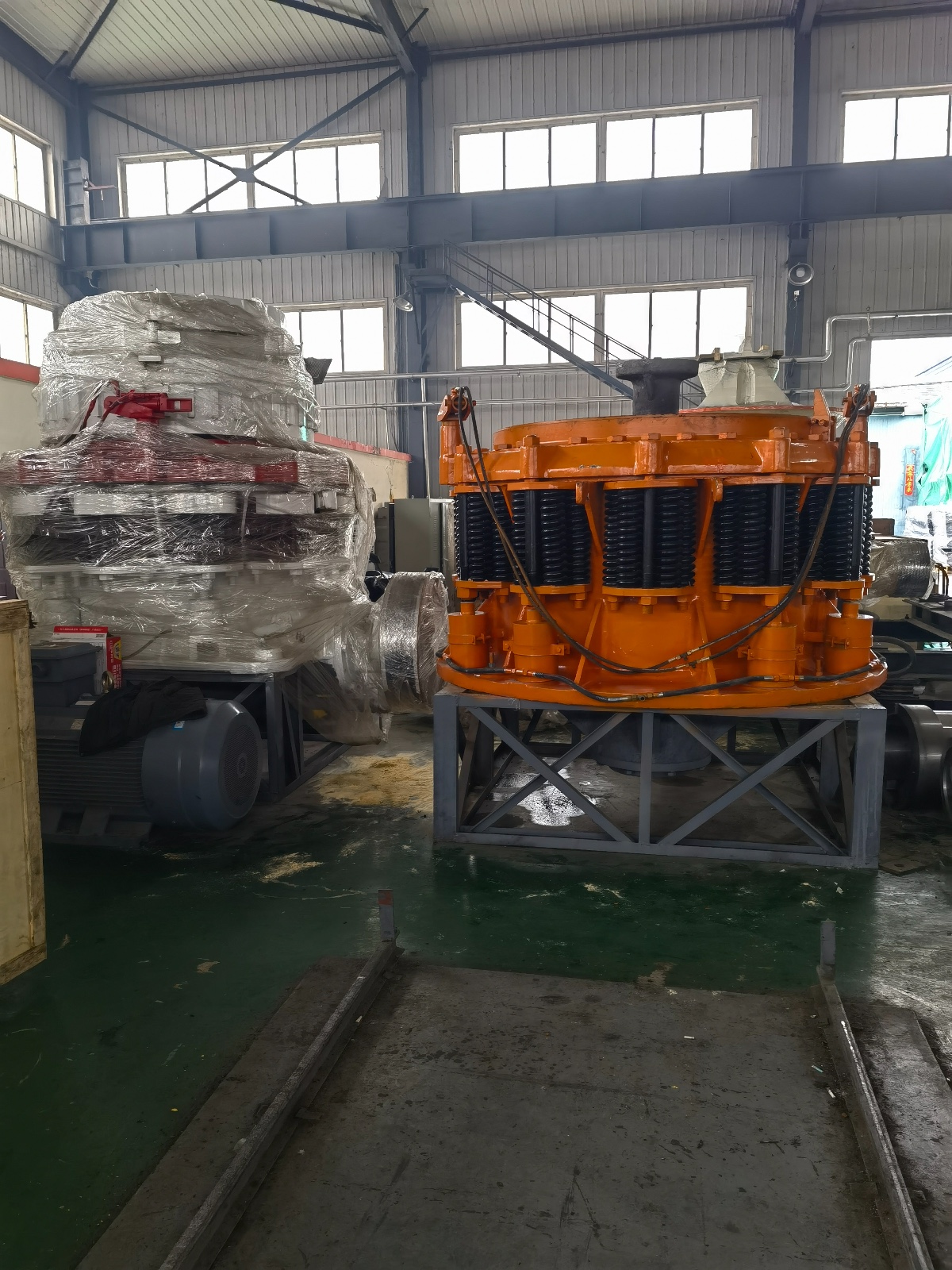 Cone crusher / 4