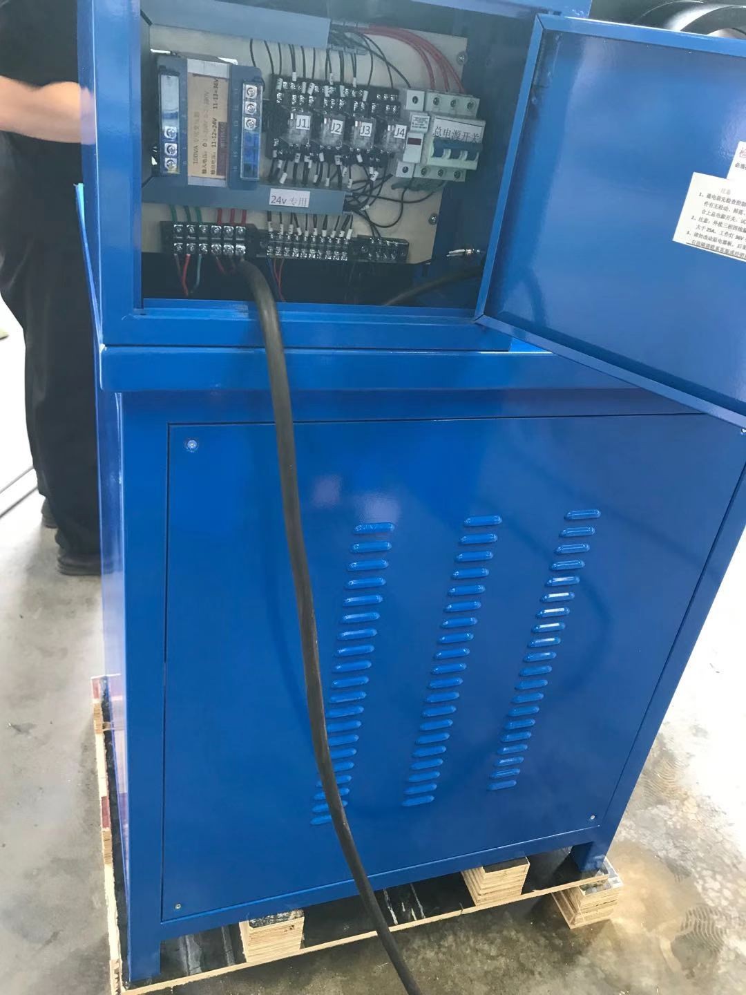 Hose crimping machine / 7