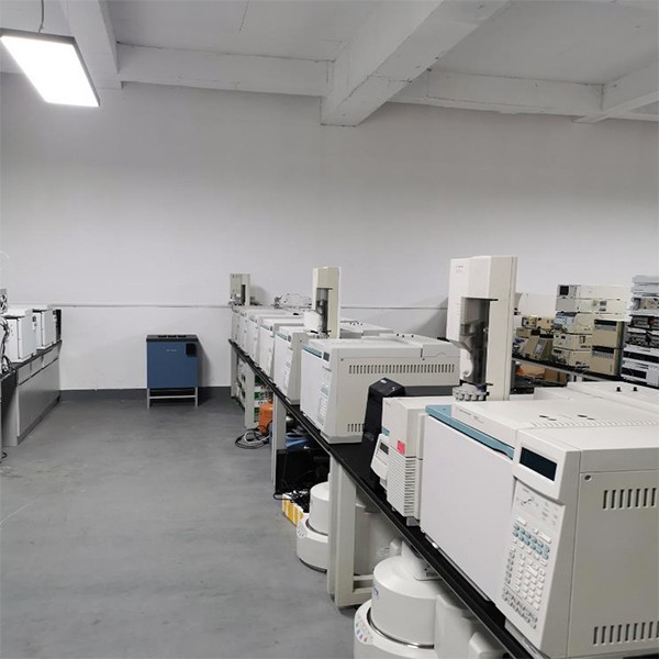 Agilent 6890 gas chromatograph / 4