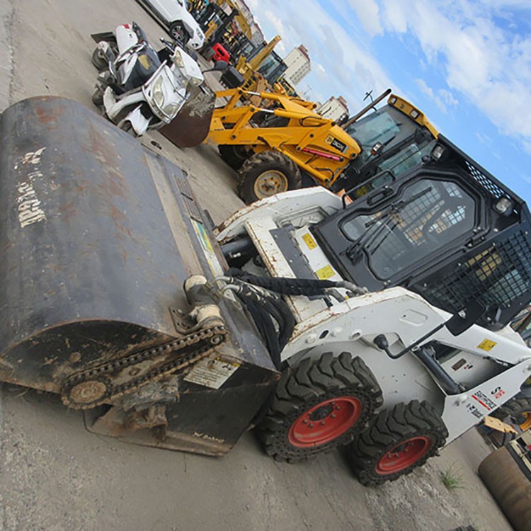 Skid Steer Loader / 3