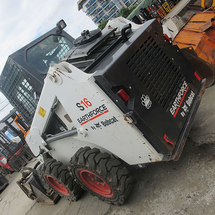 Skid Steer Loader / 6