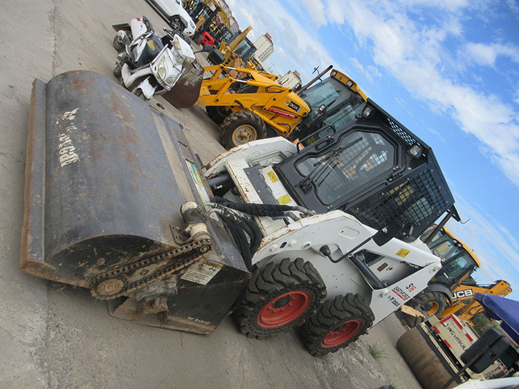 skid steer loader / 2