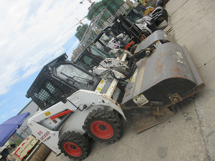 skid steer loader / 6
