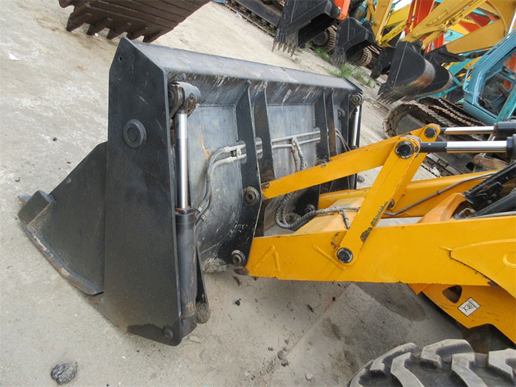 Backhoe Loader / 4