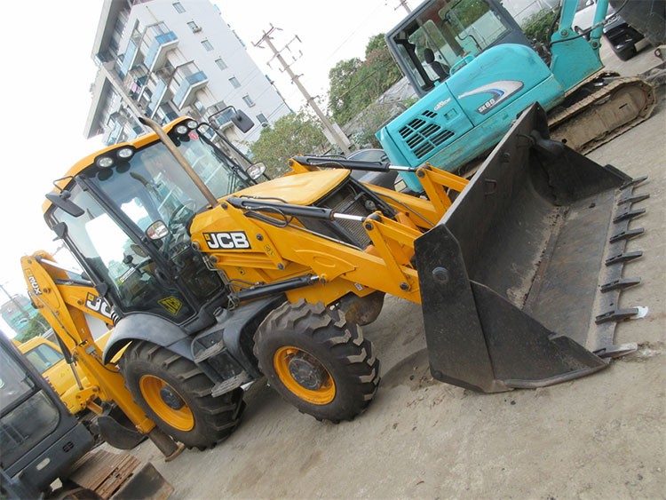 Backhoe Loader / 6