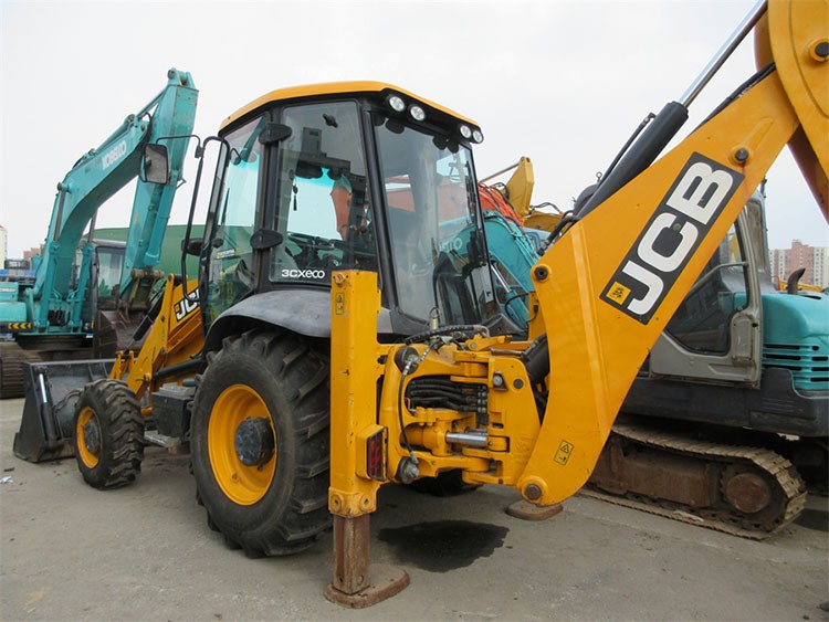 Backhoe Loader / 2