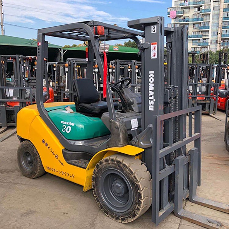 Komatsu 3 Tons Forklift / 2