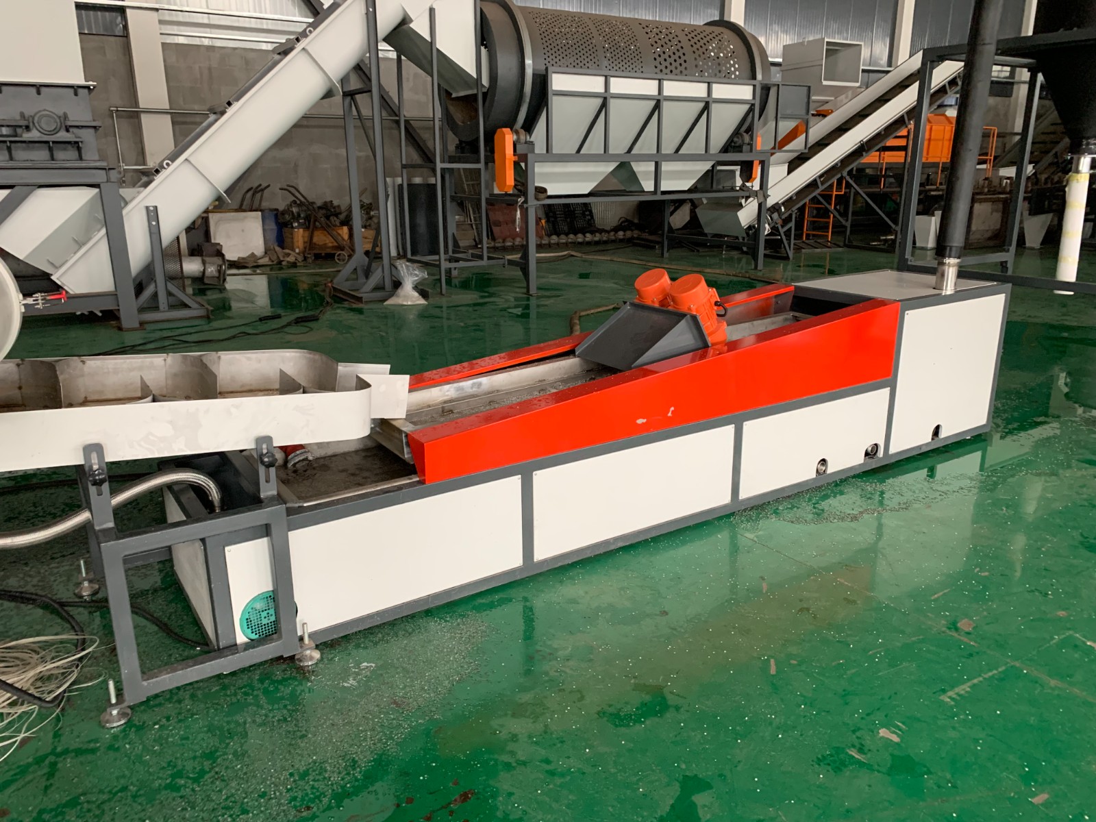 Plastic pelletizer machine