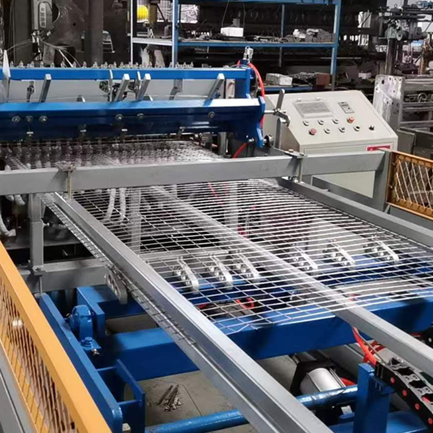 Chicken Cagemeshweldingmachine / 3
