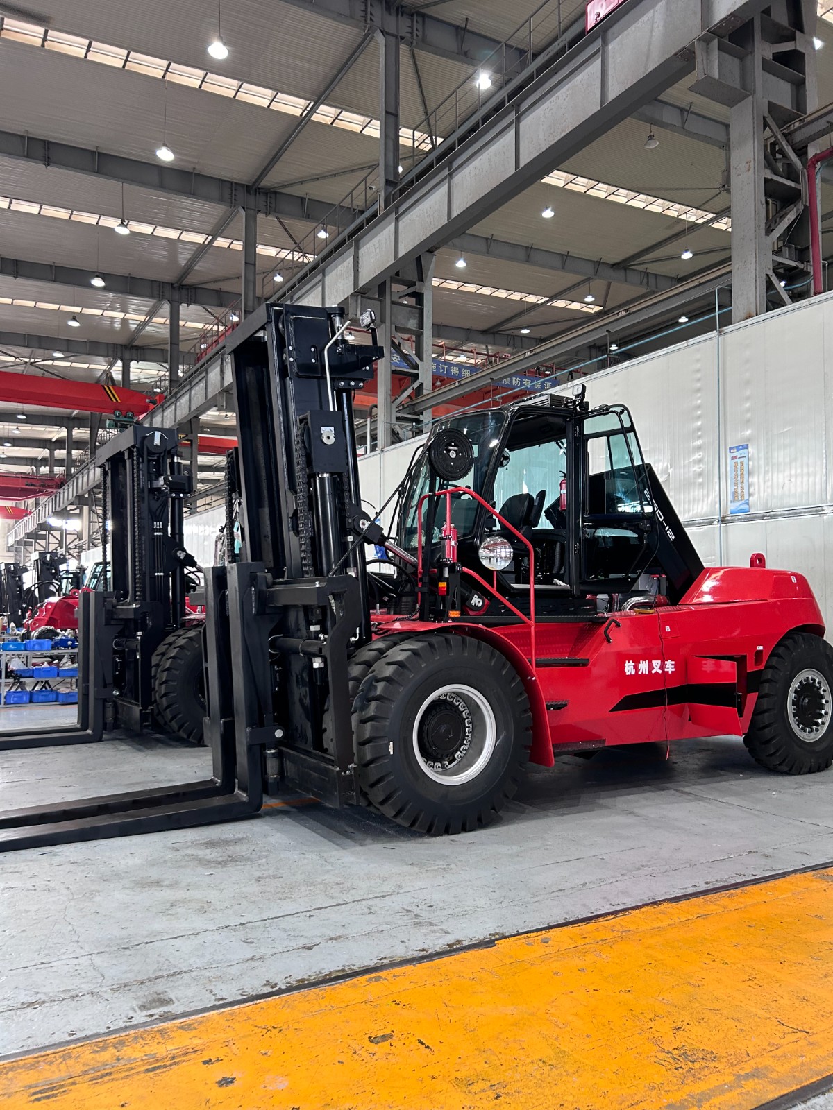 Industrial Forklift / 3