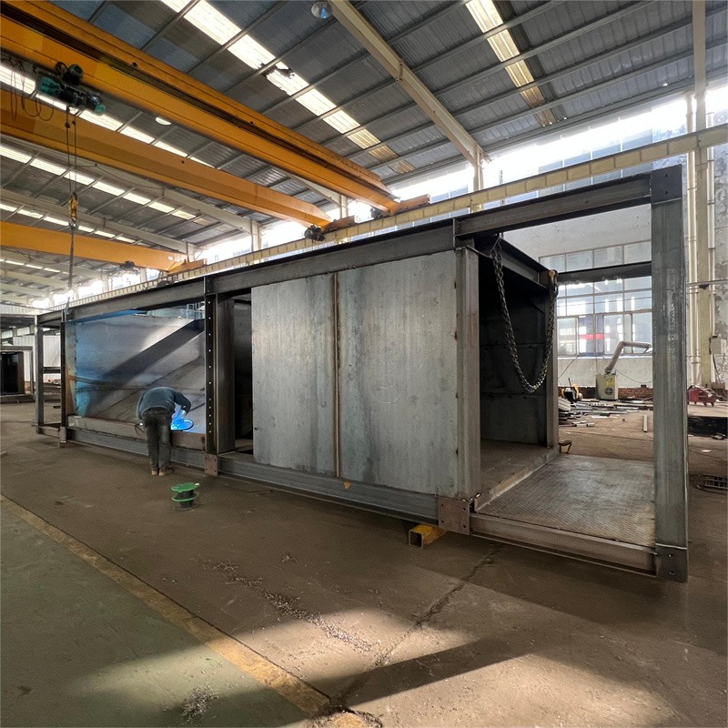 Large welding equipment / 4