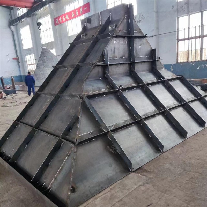 Large welding equipment / 5
