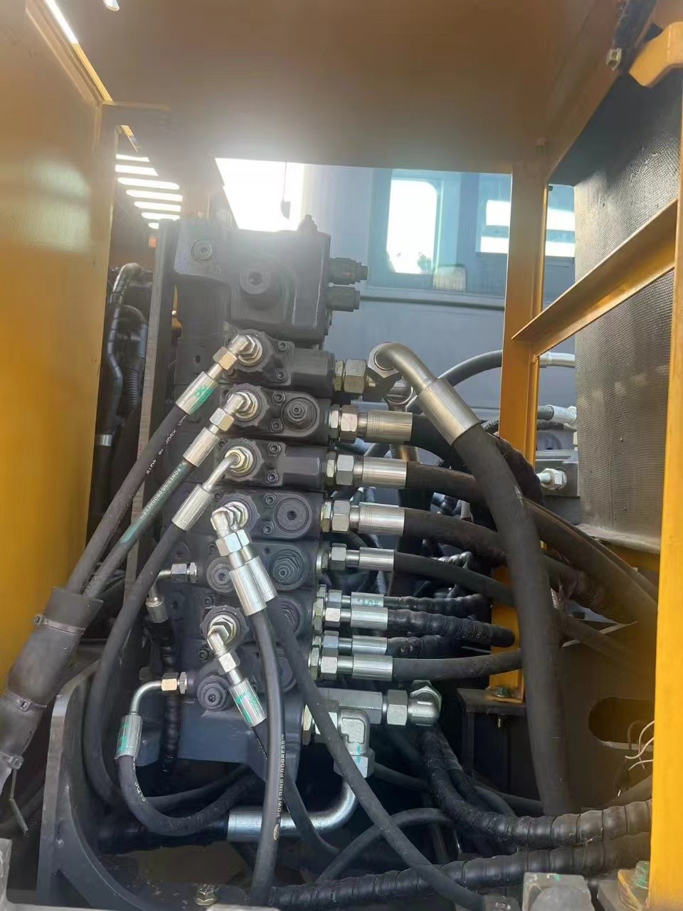 second  hand  excavator  LINGONG  LG150-8  wheel  excavator  15-ton / 8