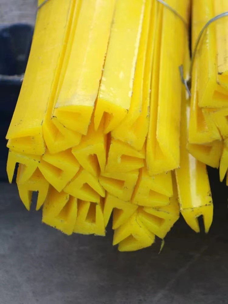 Polyurethane rubber strip / 3
