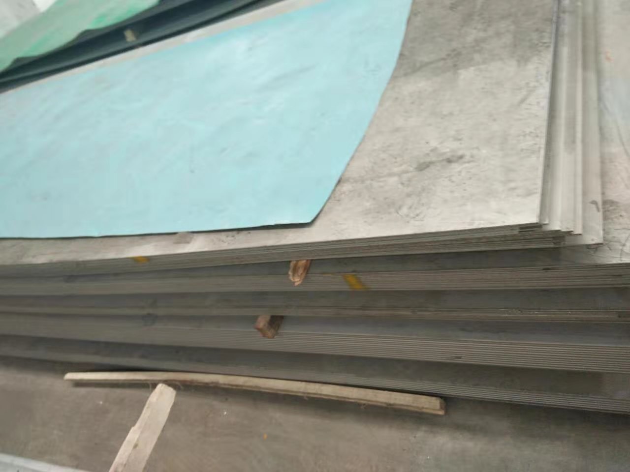 Stainless steel plate
