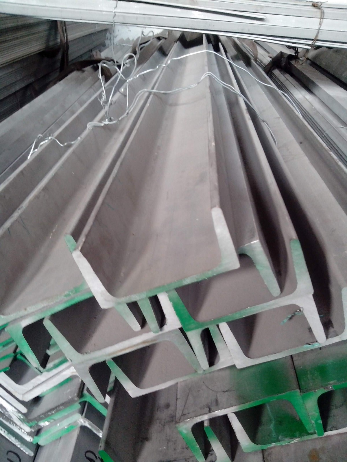 Stainless steel channel steel / 9