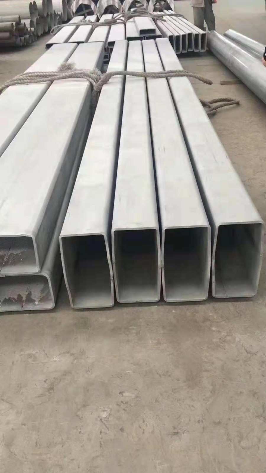 Stainless steel square tube / 2