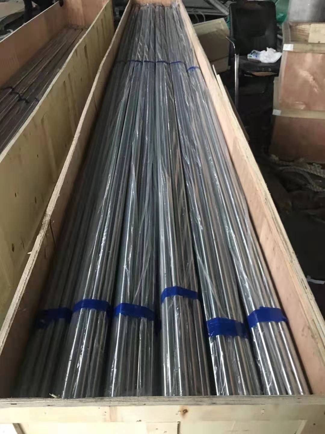 Stainless steel pipe / 6