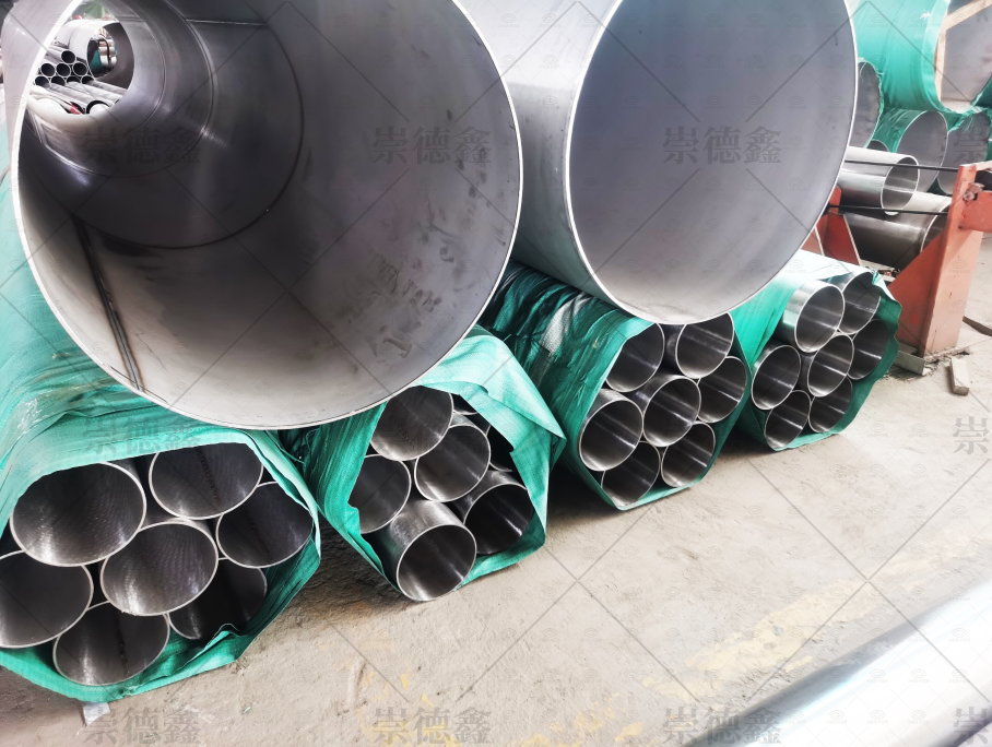 Stainless steel pipe / 9
